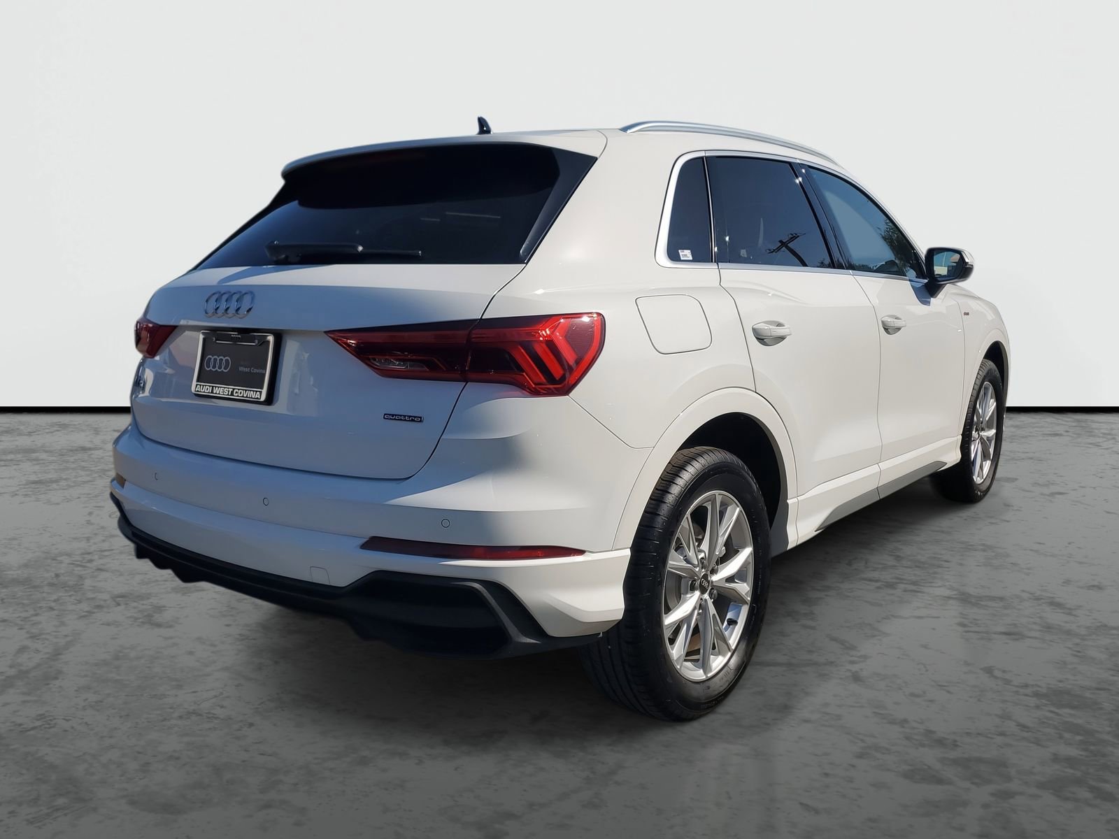 Used 2023 Audi Q3 2.0T Premium Plus w/ Premium Plus Package image 4