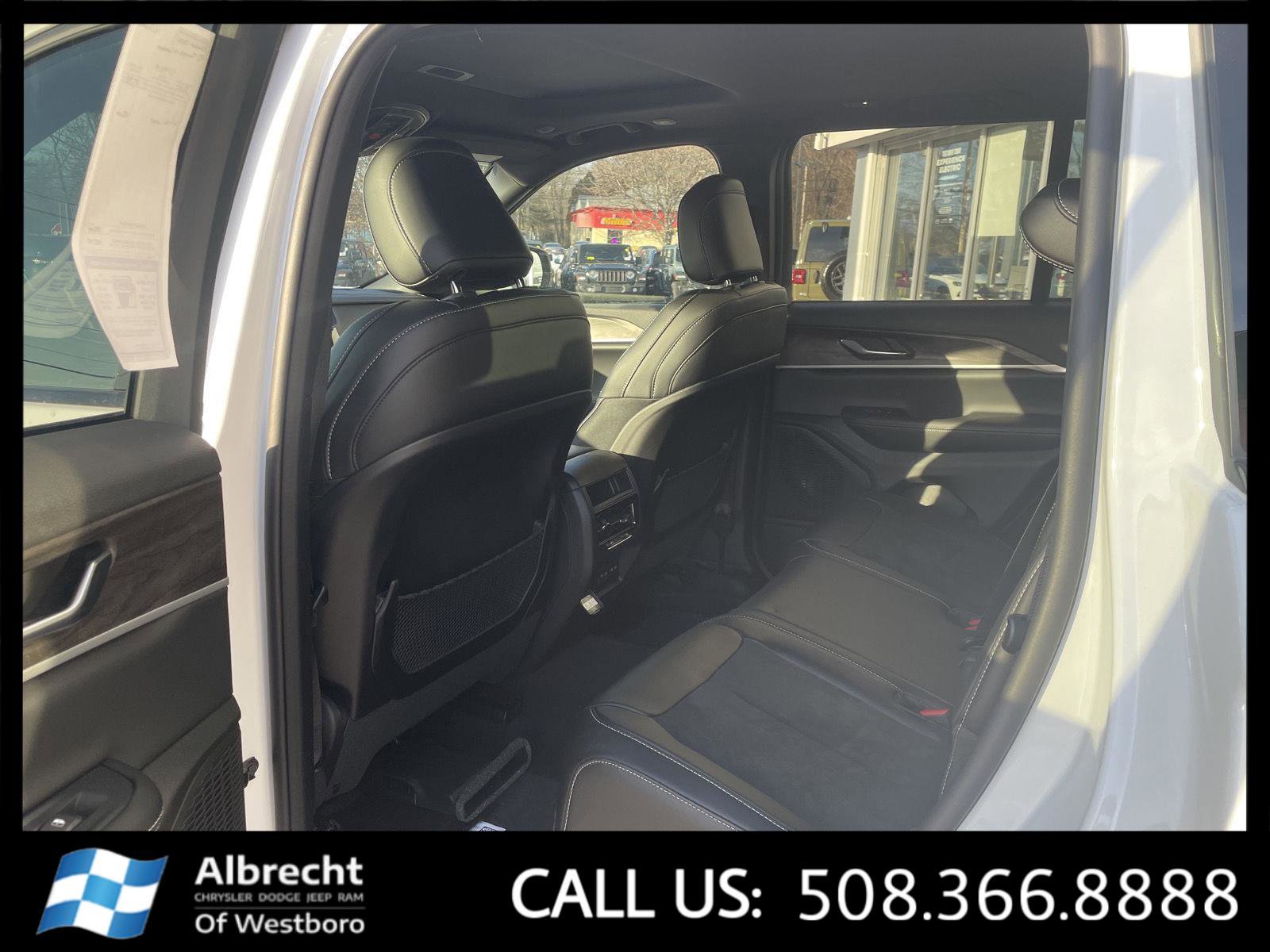 New 2026 Jeep Grand Cherokee Altitude image 11