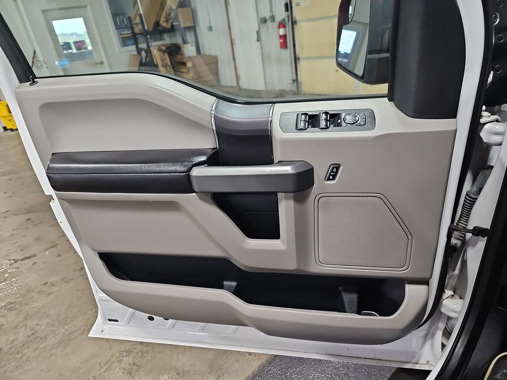 Used 2016 Ford F150 XLT AWD/4WD image 25