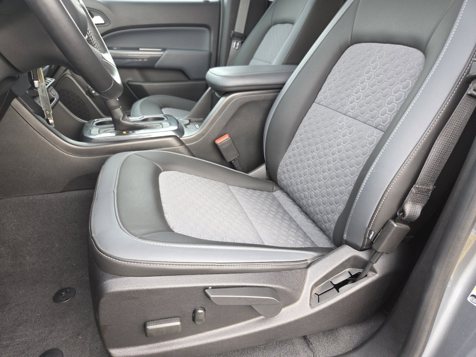 Used 2021 Chevrolet Colorado Z71 w/ Safety Package image 23