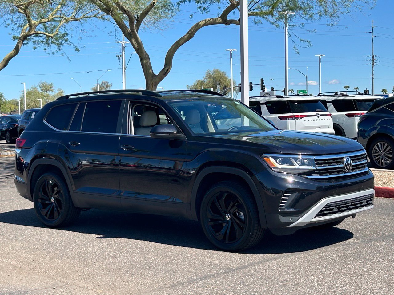 Used 2023 Volkswagen Atlas SE w/ Black Wheel Package AWD/4WD image 8