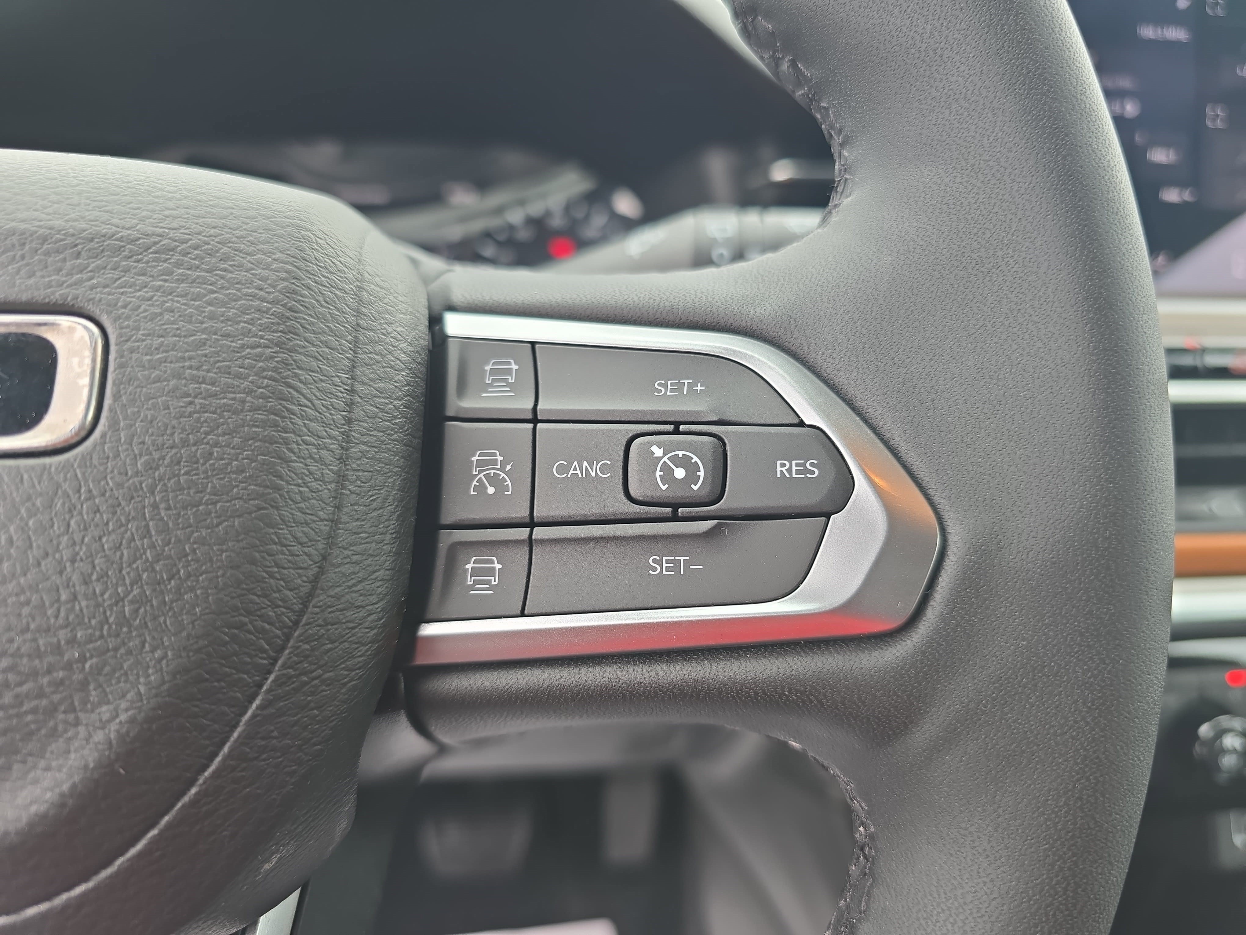 Used 2025 Jeep Compass Limited w/ Sun & Sound Group AWD/4WD image 17