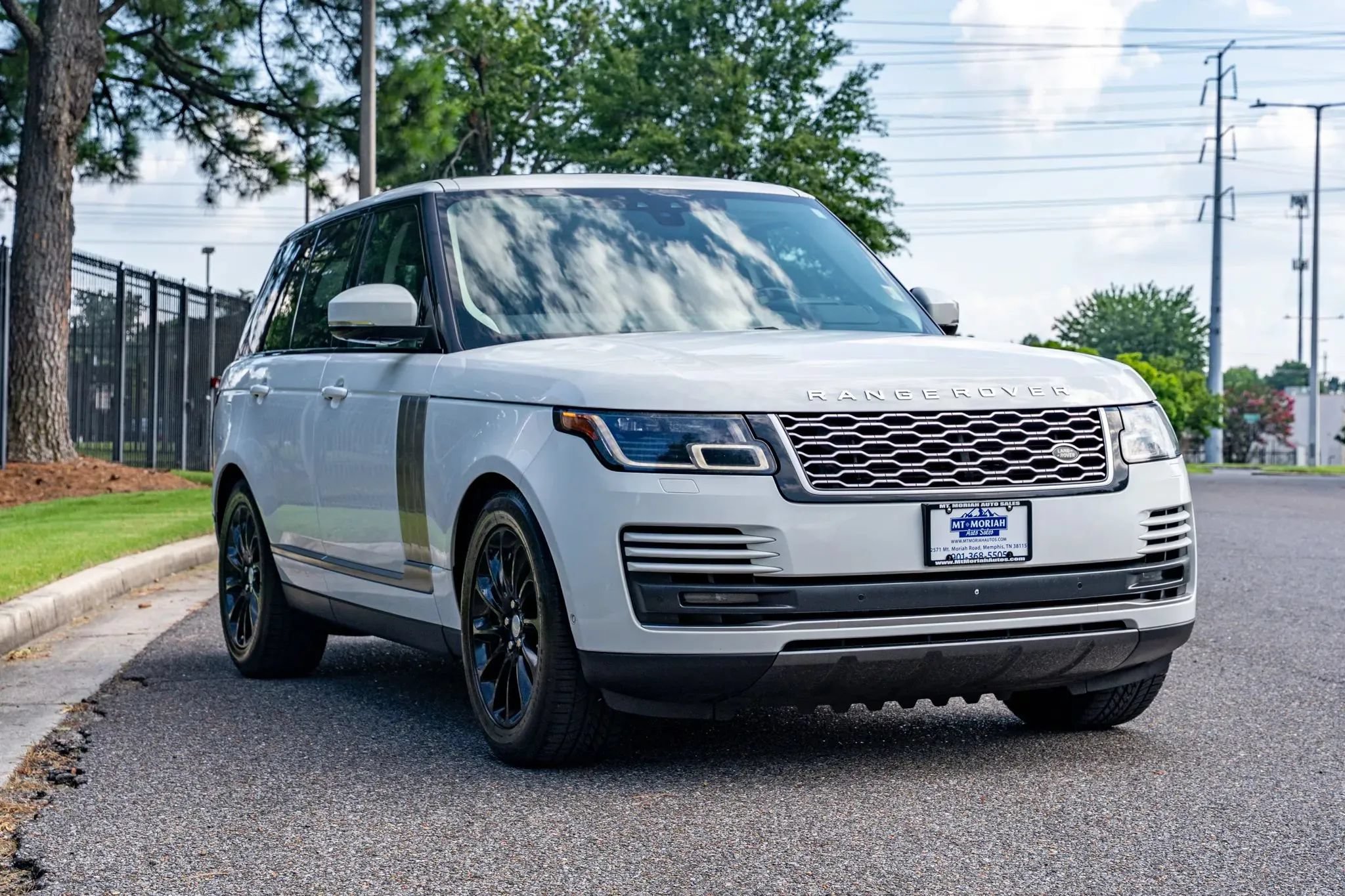 Used 2018 Land Rover Range Rover HSE AWD/4WD image 3