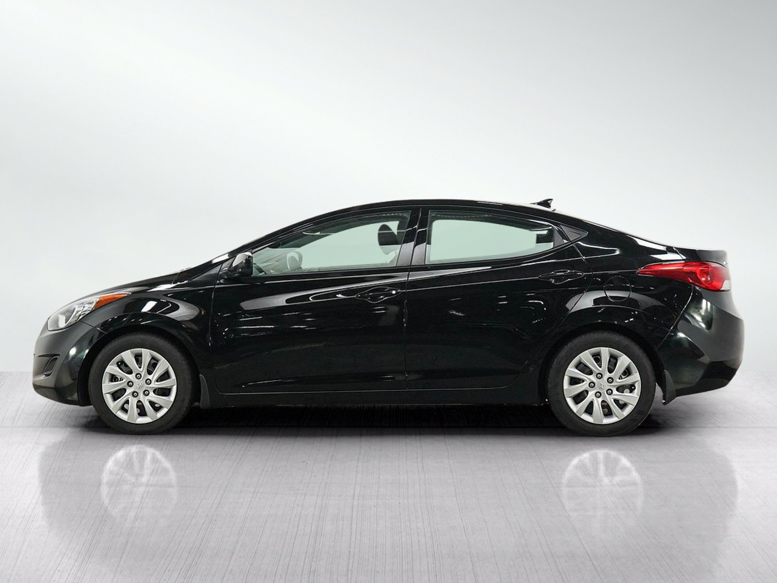 Used 2013 Hyundai Elantra GLS FWD image 2