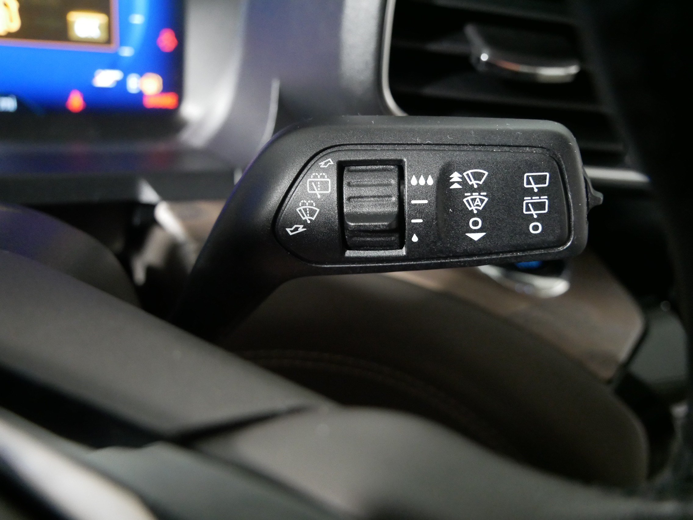 Used 2022 Ford Explorer Platinum w/ Premium Technology Package AWD/4WD image 31