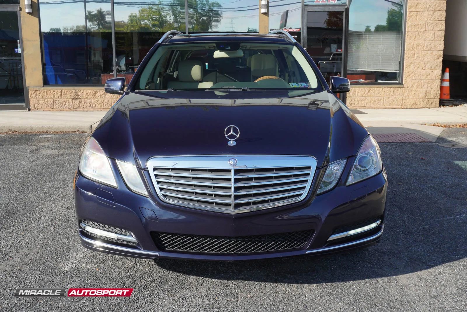 Used 2011 Mercedes-Benz E 350 4MATIC Wagon image 2