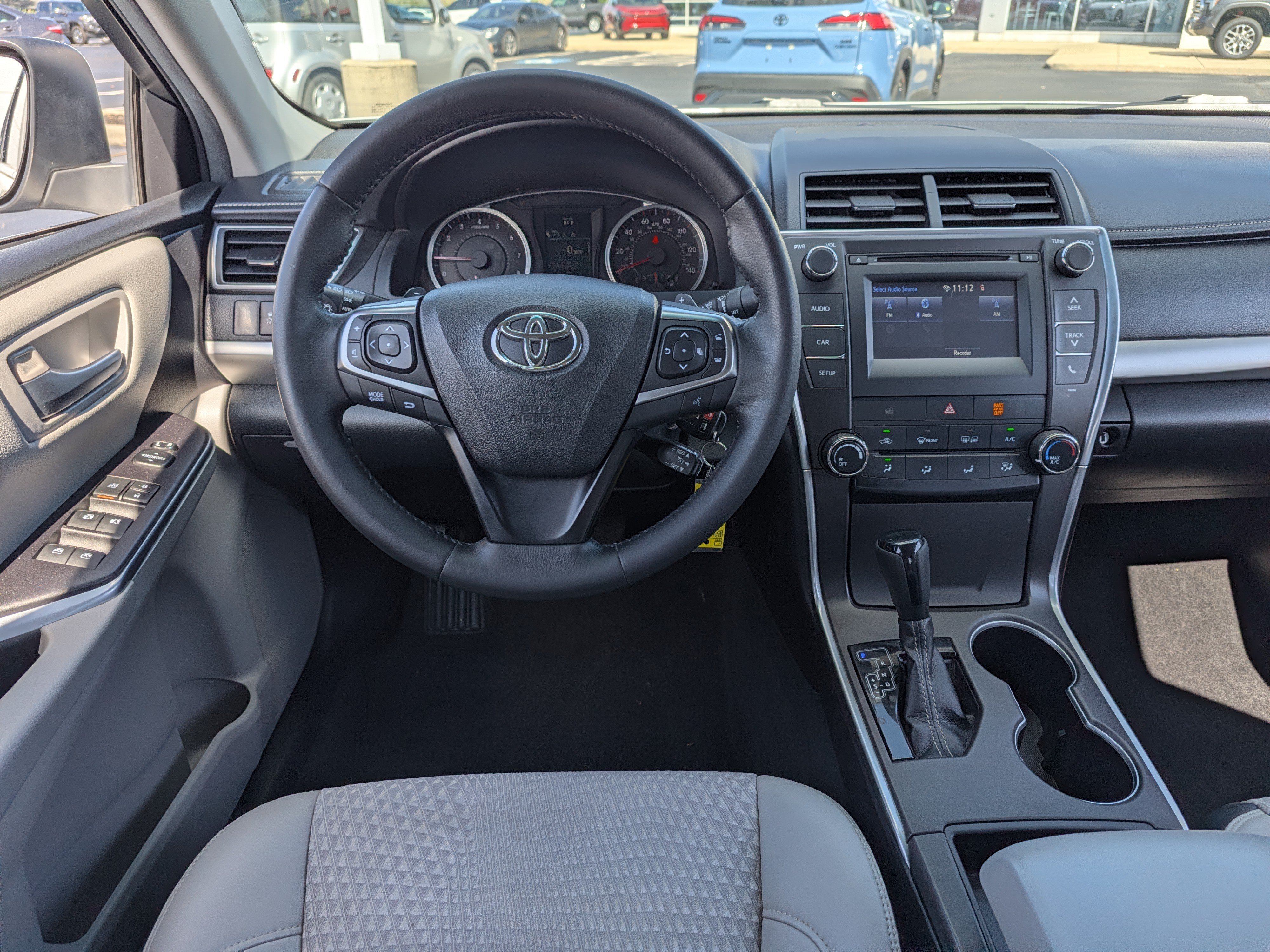 Used 2015 Toyota Camry SE w/ Moonroof Package FWD image 27