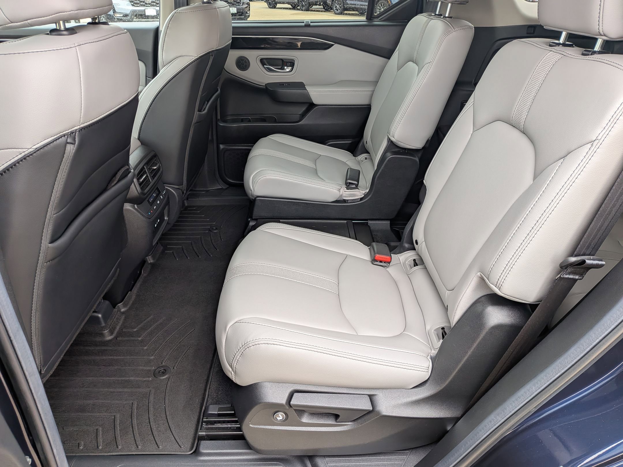 Used 2025 Honda Pilot EX-L image 24