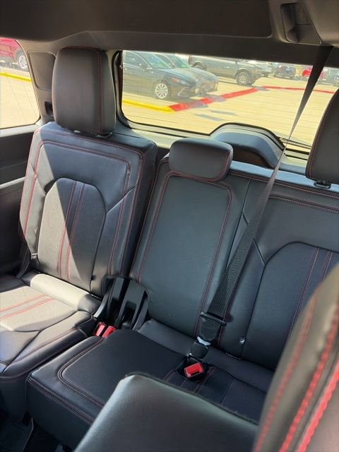 Used 2024 Ford Expedition Limited image 11