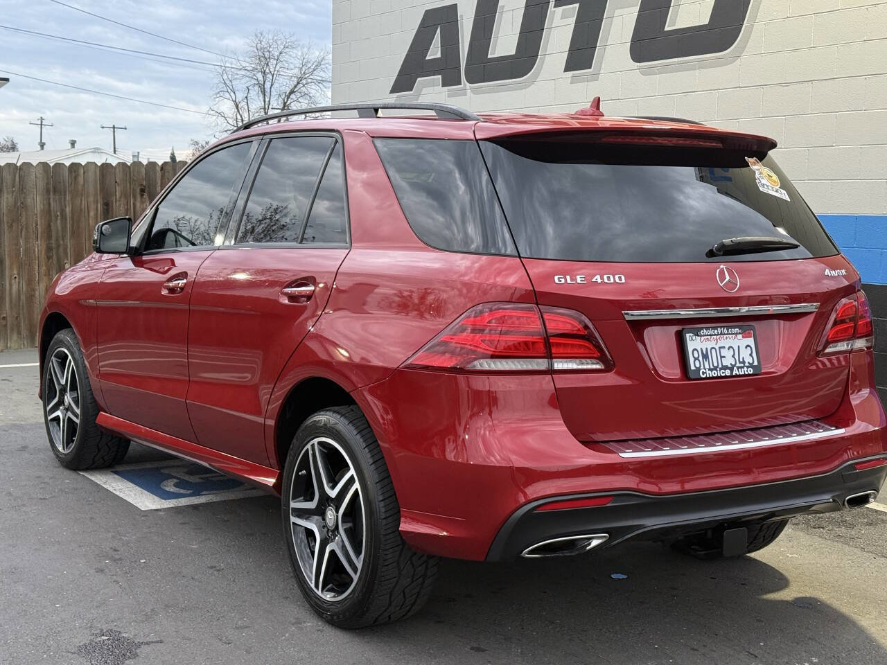 Used 2016 Mercedes-Benz GLE 400 4MATIC w/ Parking Assist Package image 4