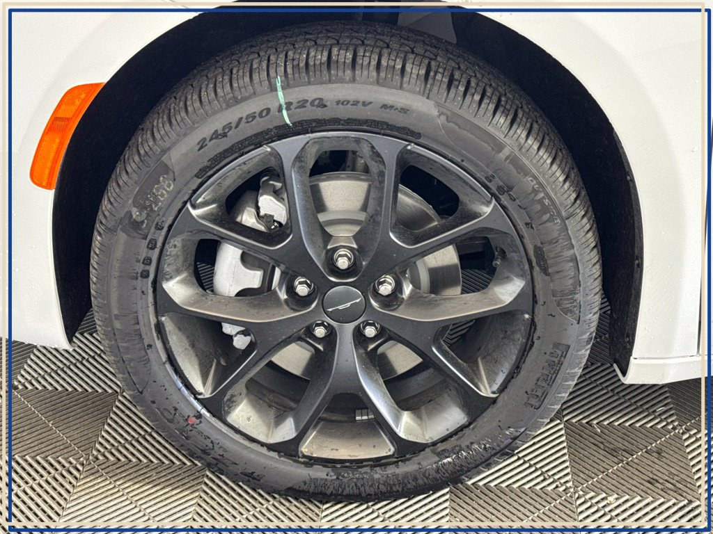 New 2027 Chrysler Pacifica Select AWD/4WD image 11