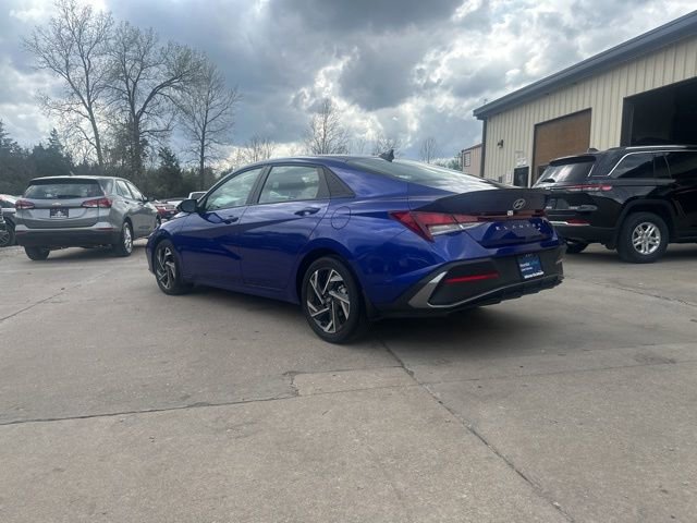 Used 2025 Hyundai Elantra Sport image 3