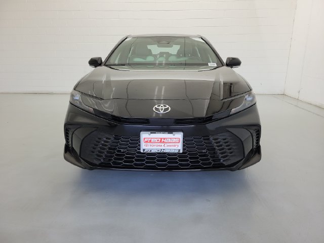 Used 2025 Toyota Camry SE w/ Convenience Package FWD image 2