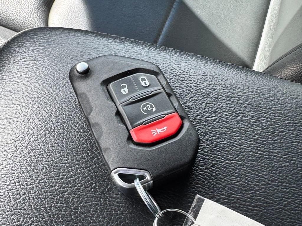 Used 2023 Jeep Wrangler Unlimited Sahara AWD/4WD image 33