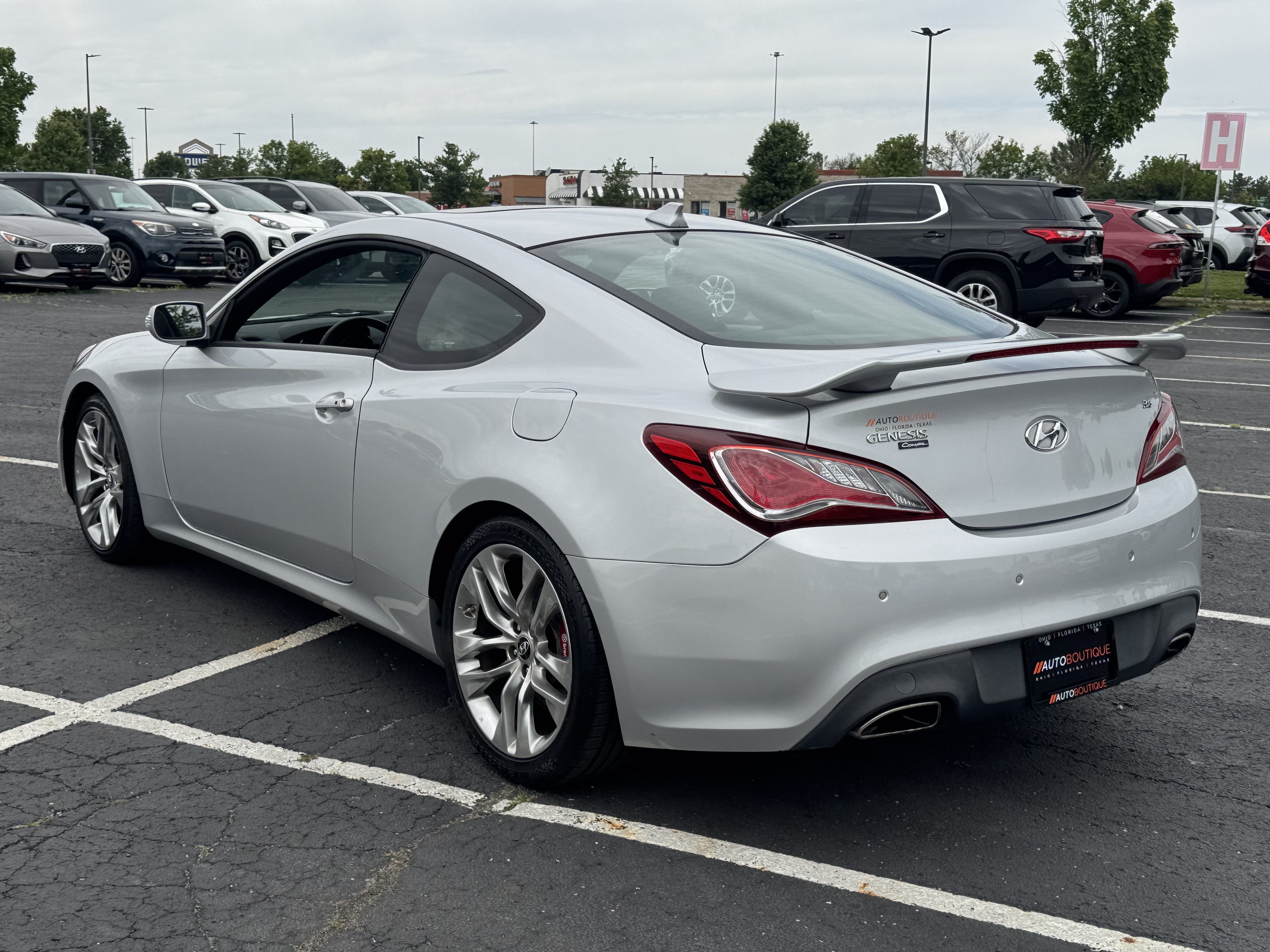 Used 2016 Hyundai Genesis Coupe 3.8 RWD image 10