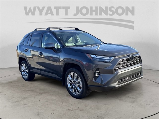 Used 2025 Toyota RAV4 XLE Premium image 7