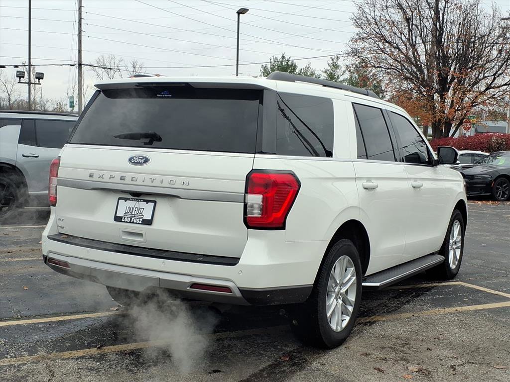 Used 2022 Ford Expedition XLT image 3