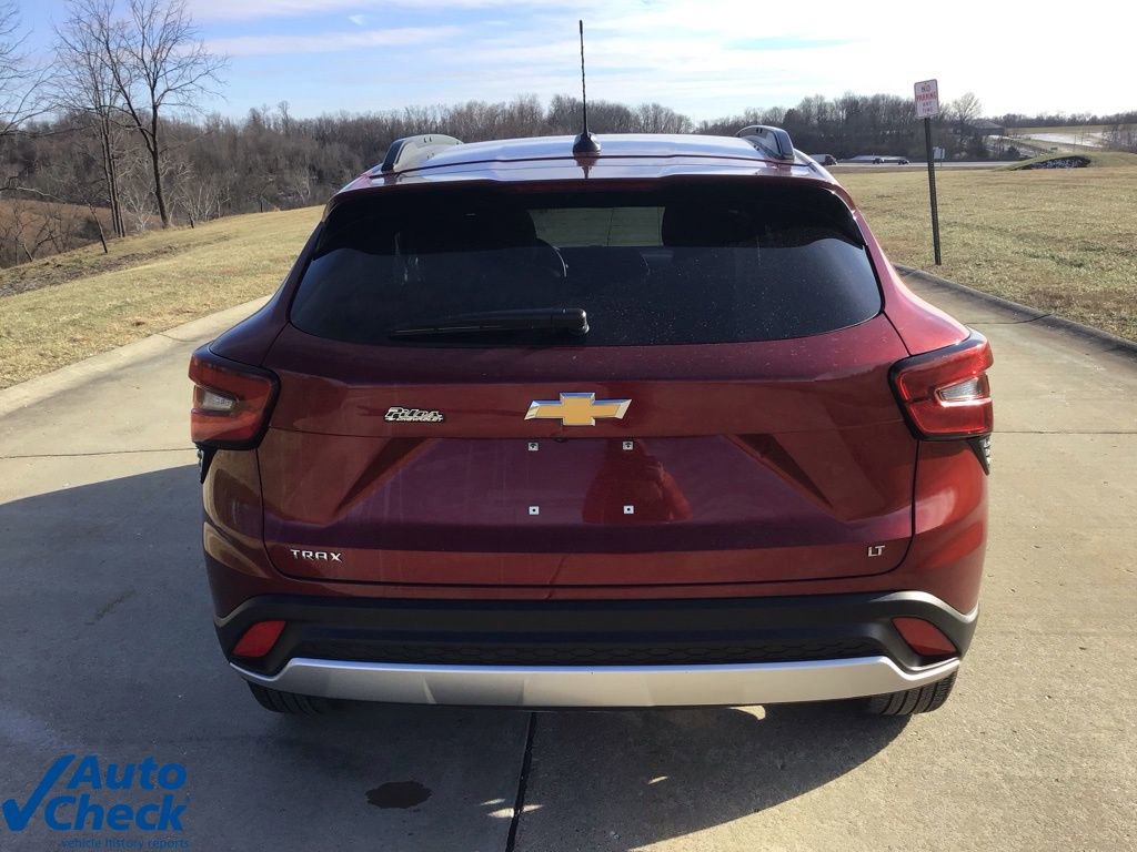 Used 2025 Chevrolet Trax LT w/ LT Convenience Package image 4