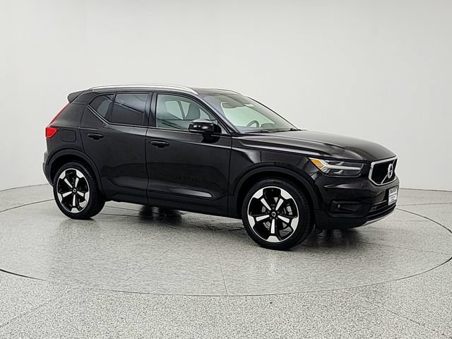Used 2020 Volvo XC40 T5 Momentum w/ Protection Package AWD/4WD image 3