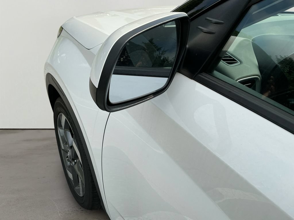 Used 2025 Hyundai Venue SEL FWD image 11