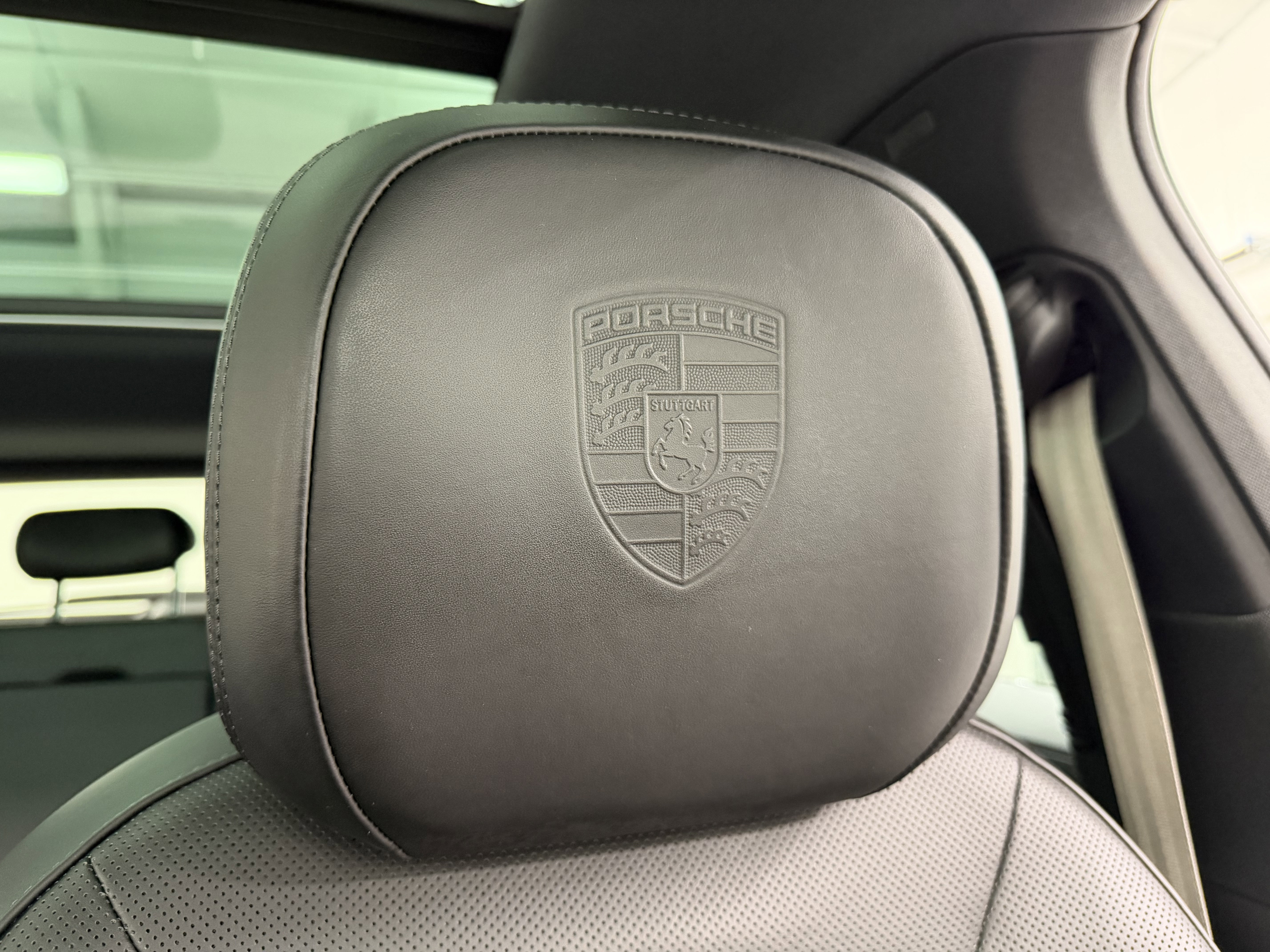 Certified 2022 Porsche Cayenne Platinum Edition image 36