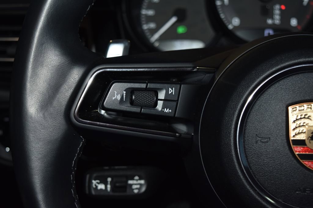 Certified 2024 Porsche Macan image 12