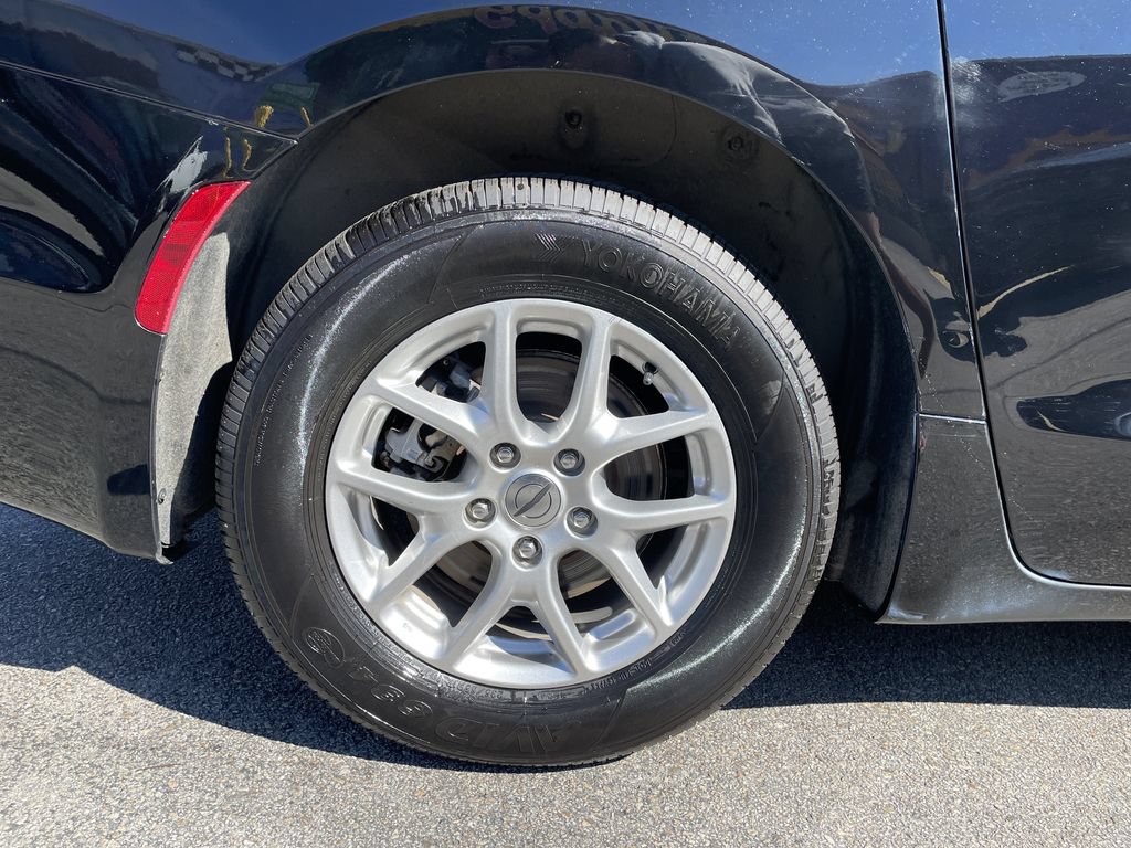 Used 2024 Chrysler Pacifica Touring-L FWD image 12