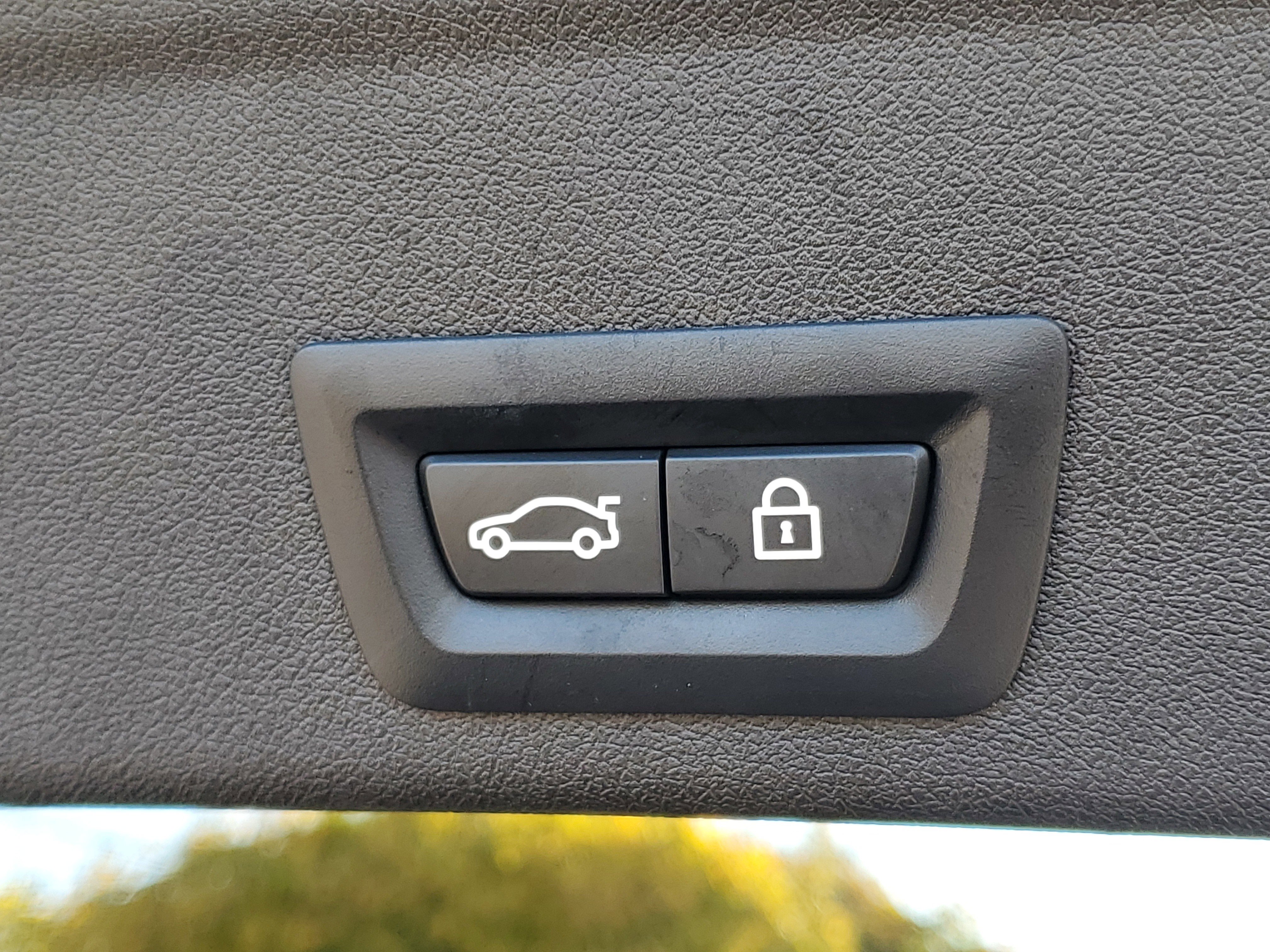 Used 2022 BMW X6 xDrive40i w/ Executive Package image 29