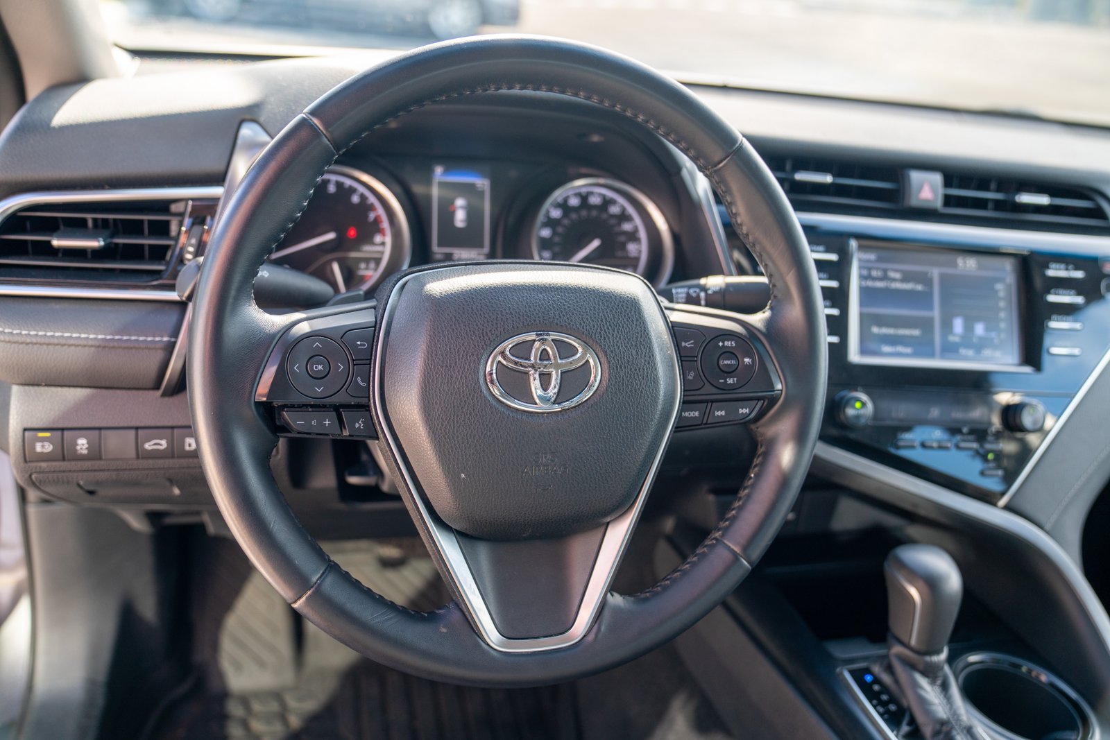 Used 2018 Toyota Camry SE w/ Convenience Package FWD image 11