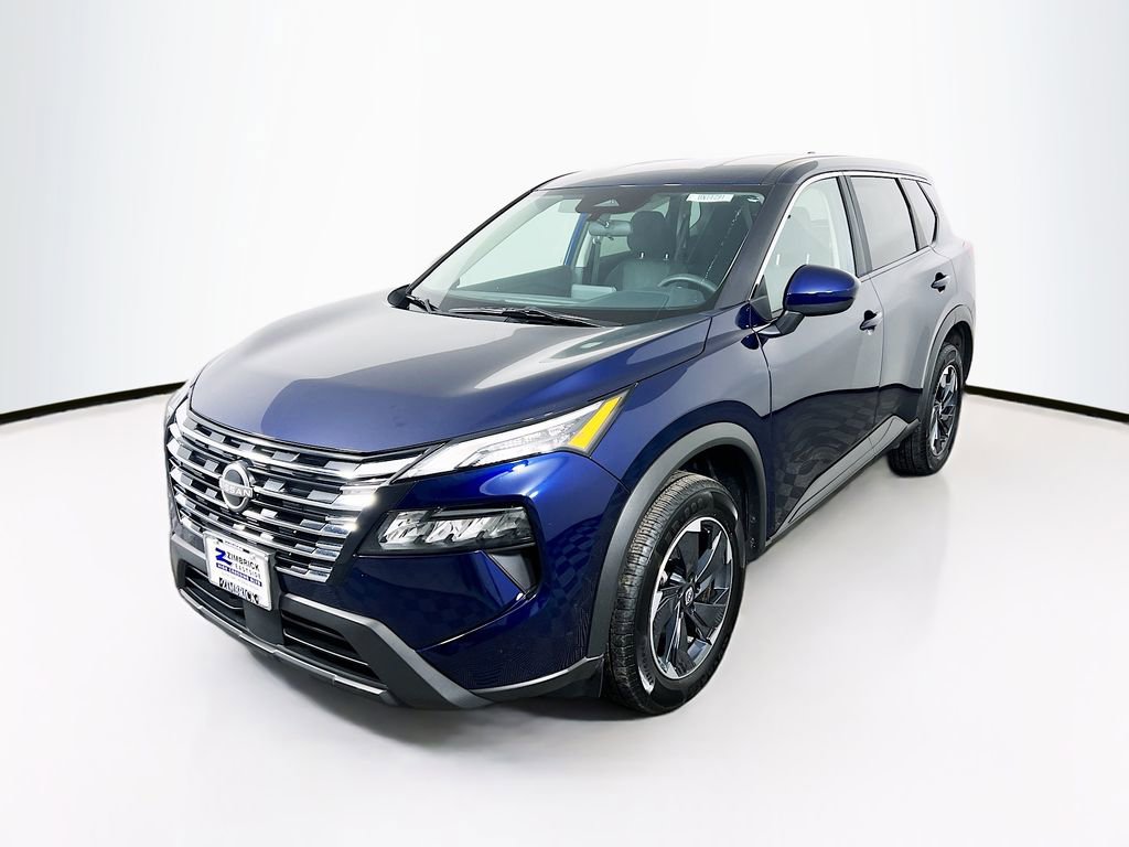 Used 2024 Nissan Rogue SV image 3