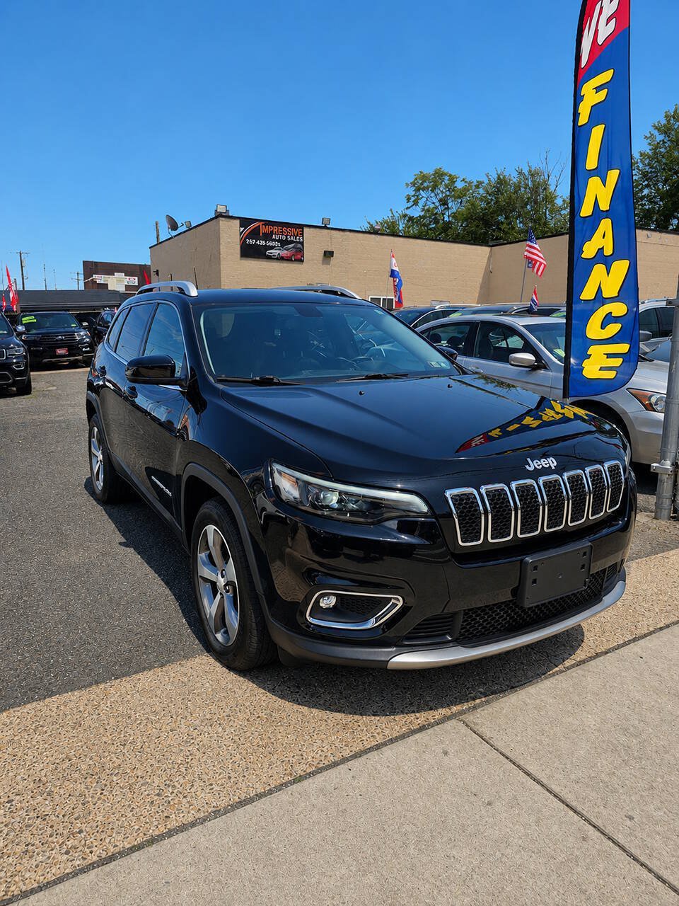 Used 2019 Jeep Cherokee Limited AWD/4WD image 4