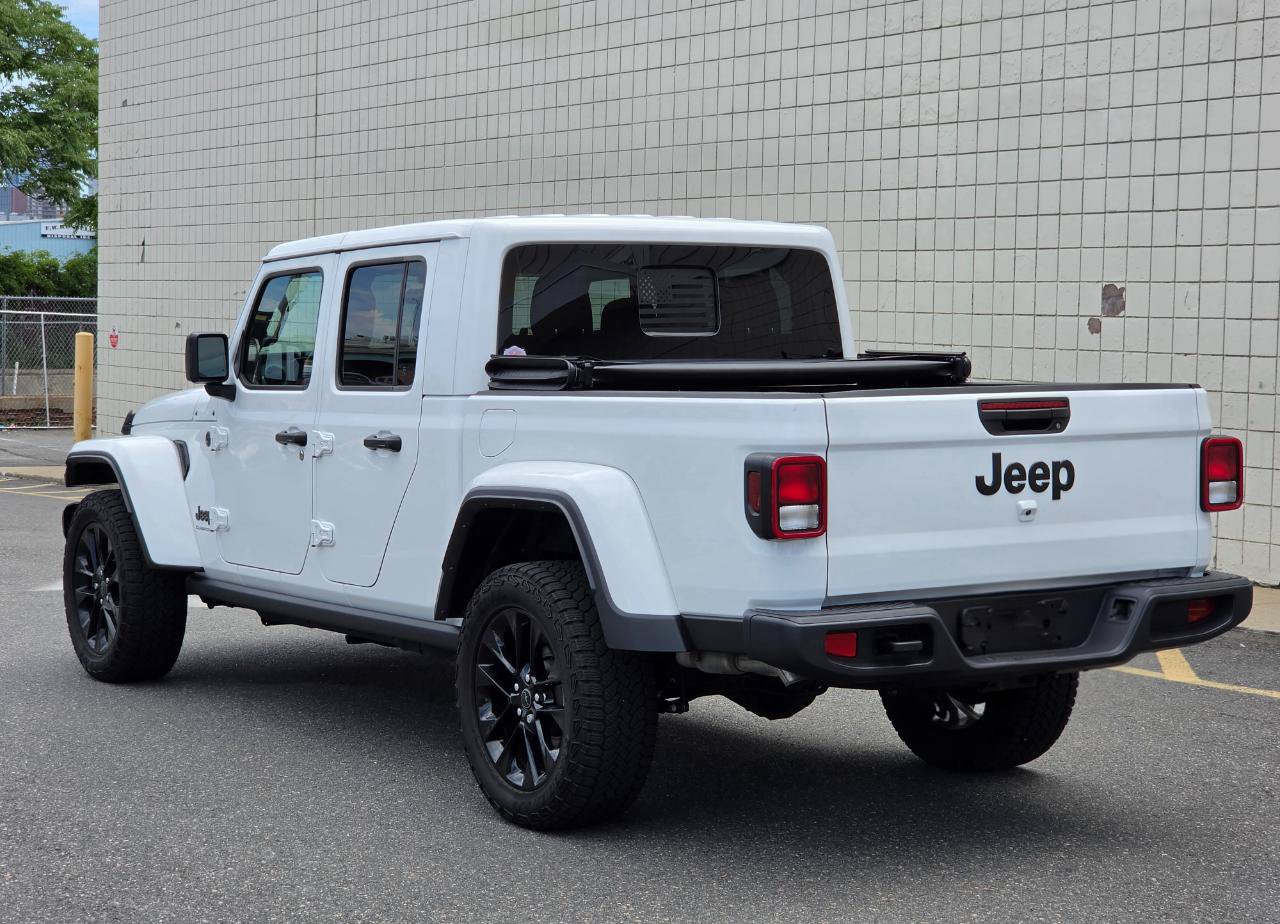 Used 2025 Jeep Gladiator Sport AWD/4WD image 5