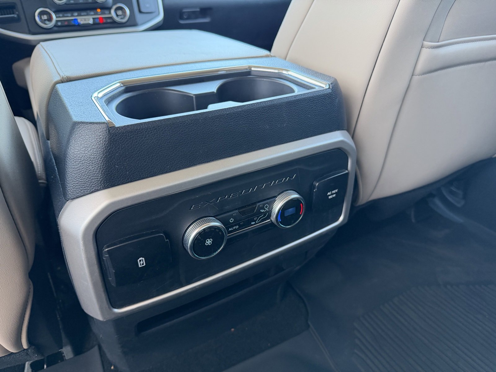 Used 2024 Ford Expedition XLT image 14