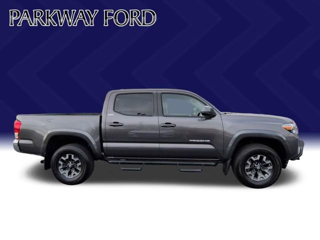 Used 2017 Toyota Tacoma SR5 w/ Tow Package image 6