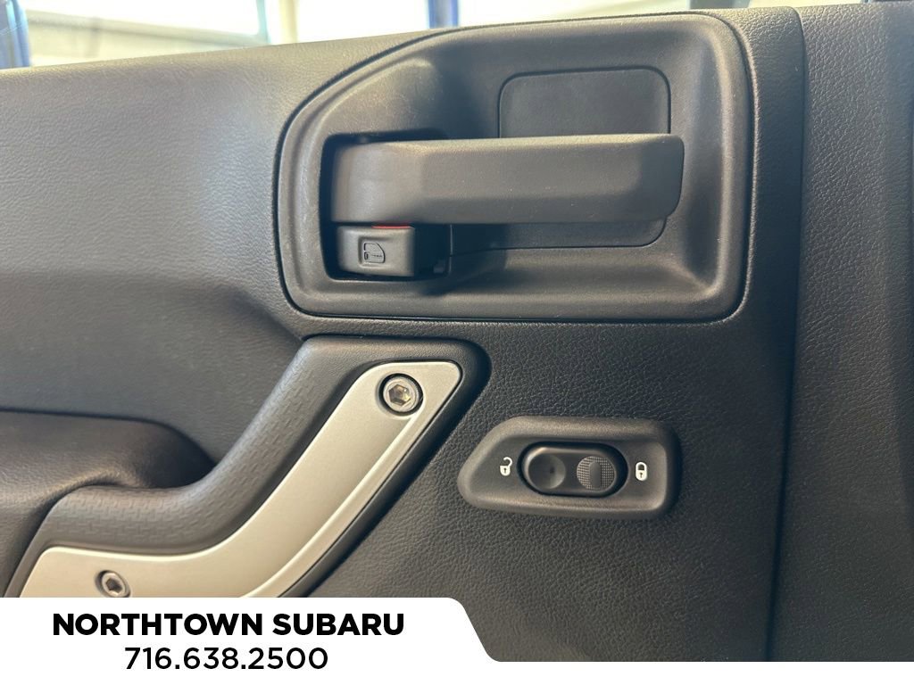 Used 2016 Jeep Wrangler Unlimited Sahara w/ Connectivity Group AWD/4WD image 12