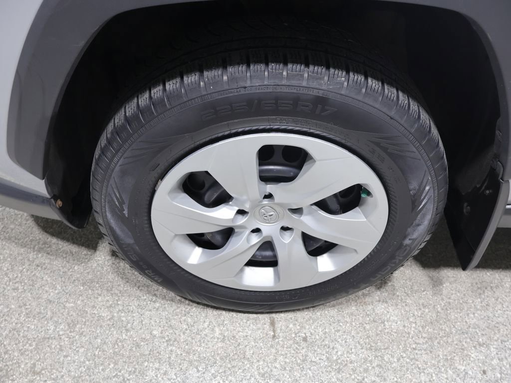 Used 2021 Toyota RAV4 LE AWD/4WD image 10