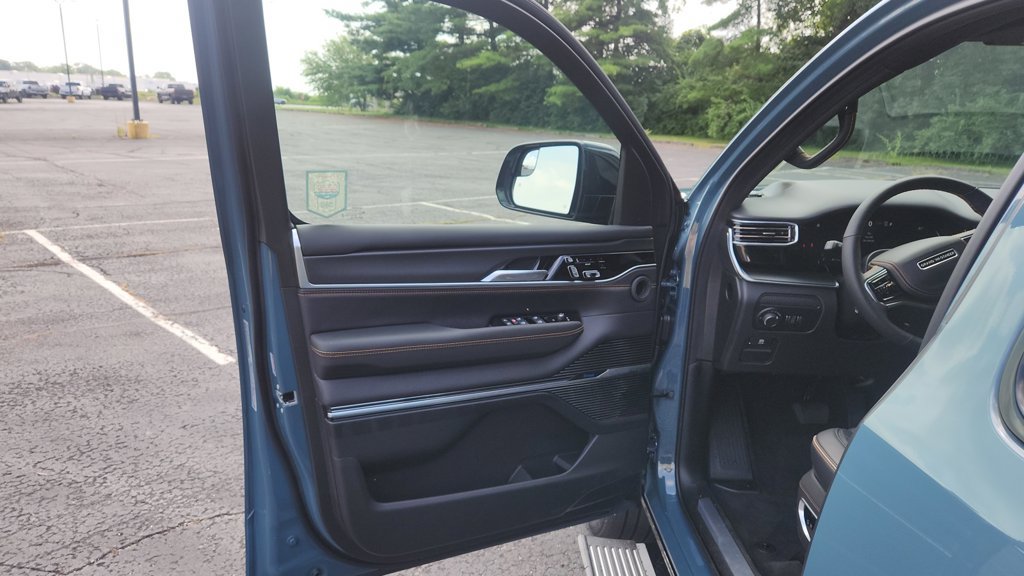 New 2026 Jeep Grand Wagoneer Summit AWD/4WD image 17
