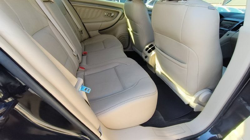 Used 2014 Ford Taurus SEL w/ Equipment Group 201A FWD image 11