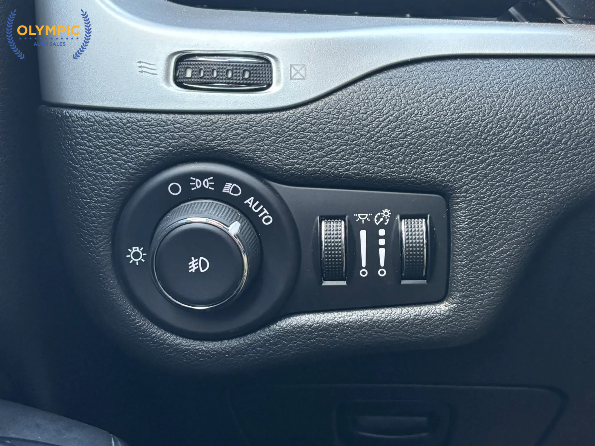 Used 2014 Jeep Cherokee Limited w/ Trailer Tow Group image 33