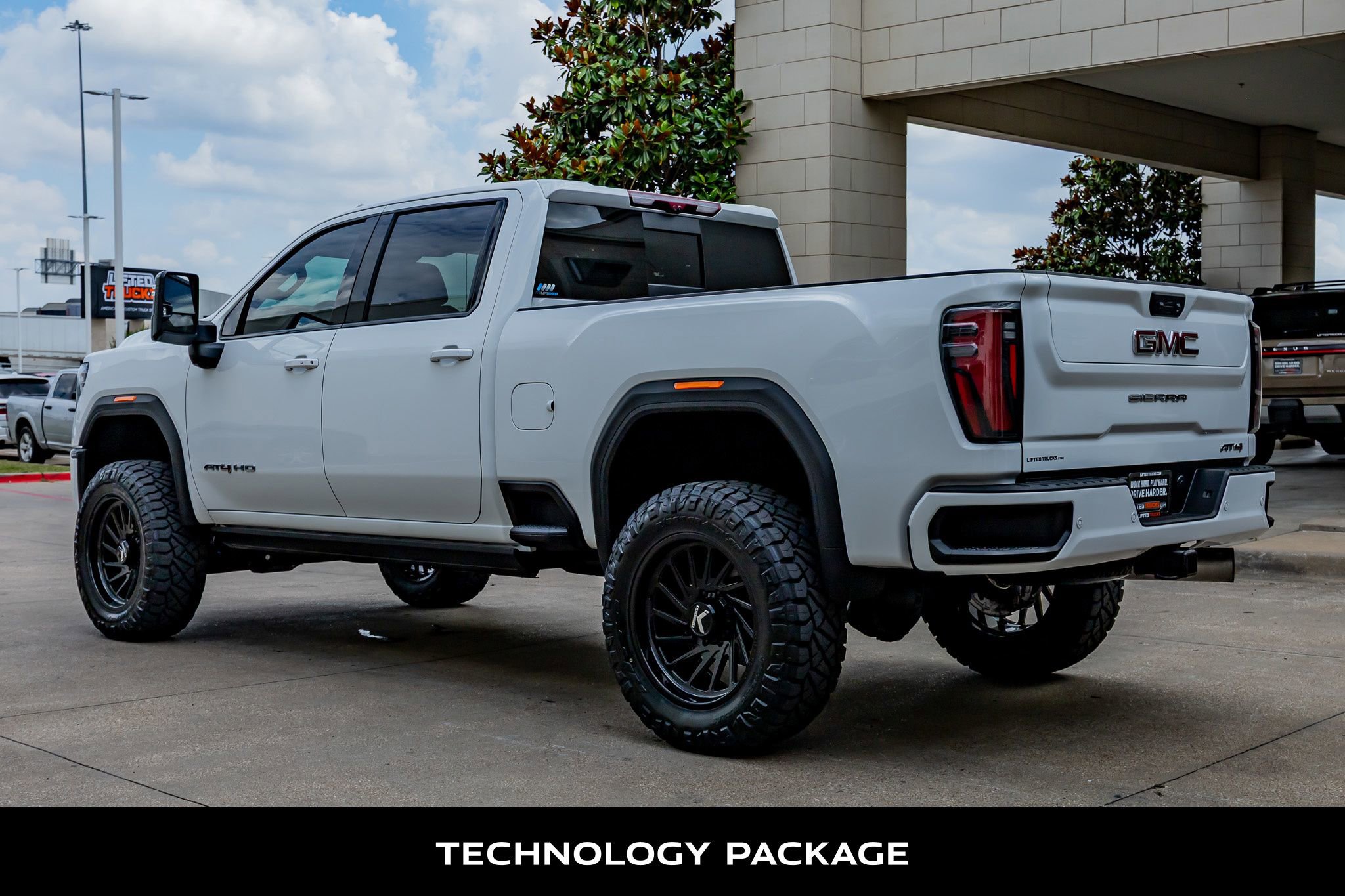 Used 2025 GMC Sierra 2500 AT4 w/ AT4 Premium Plus Package AWD/4WD image 7