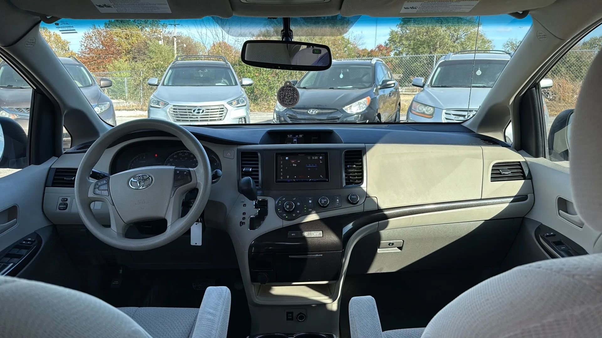 Used 2012 Toyota Sienna LE image 21