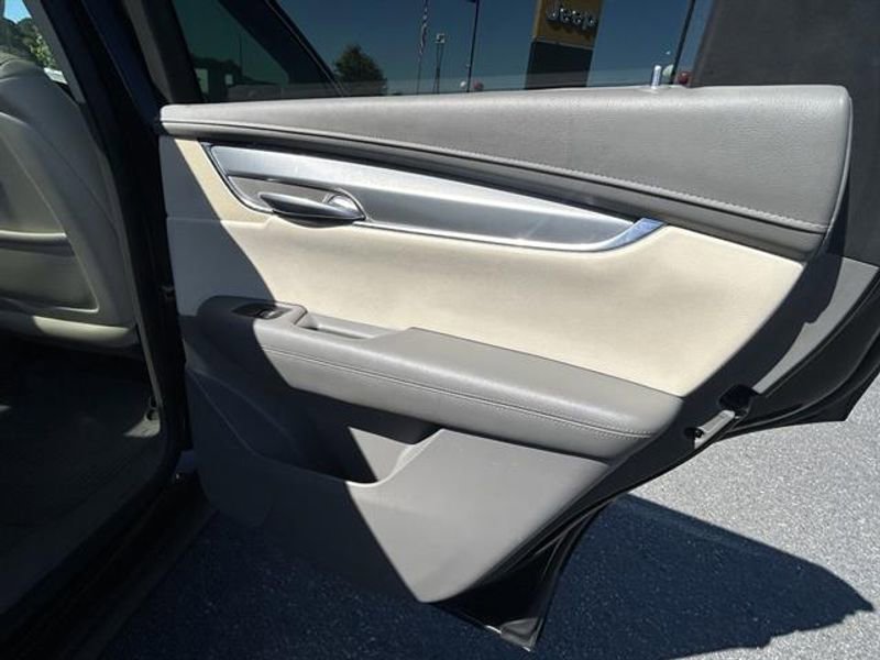 Used 2017 Cadillac XT5 Luxury w/ Driver Awareness Package image 20