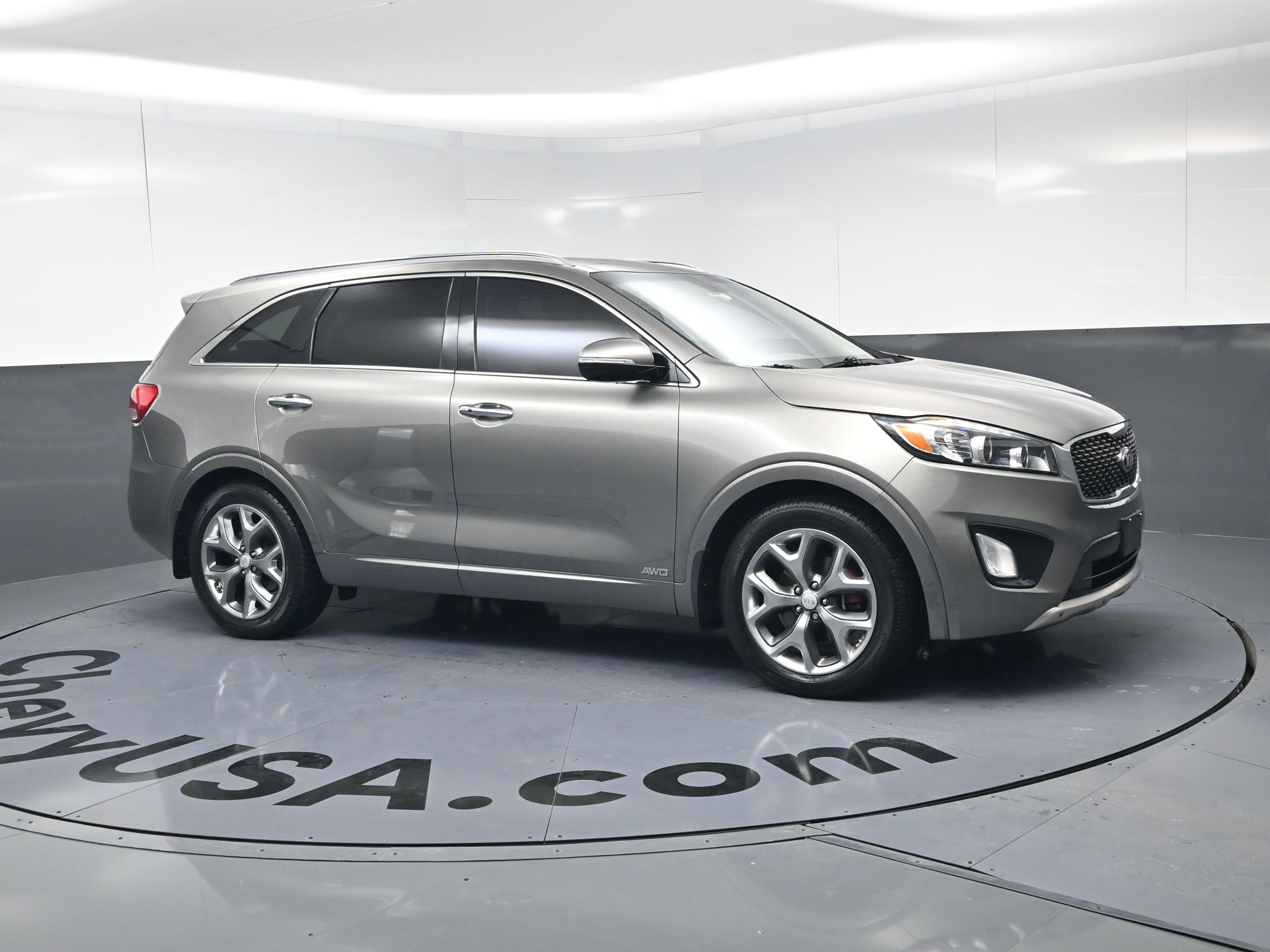Used 2016 Kia Sorento SX image 2