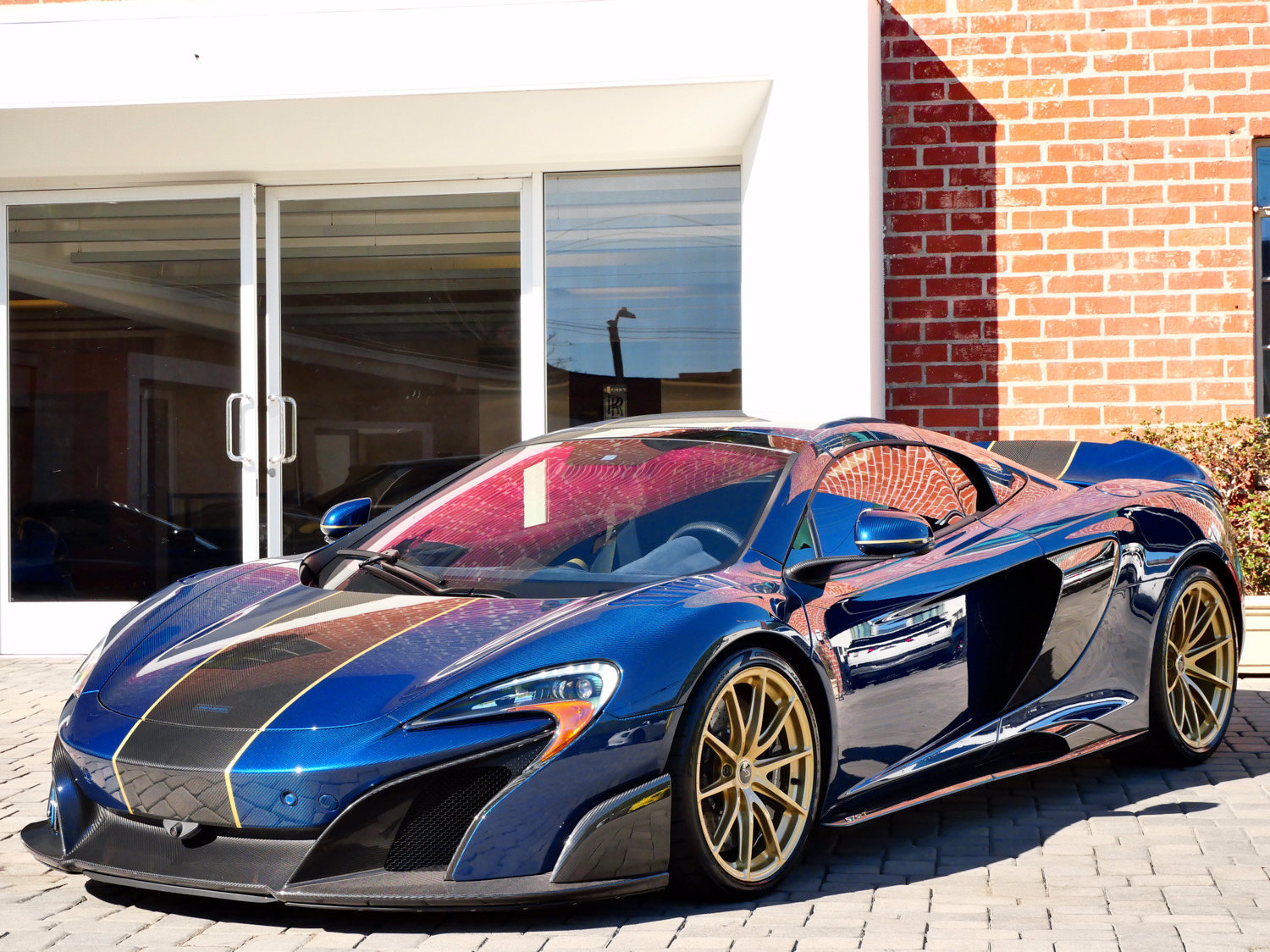 Used 2016 McLaren 675LT Spider RWD image 29
