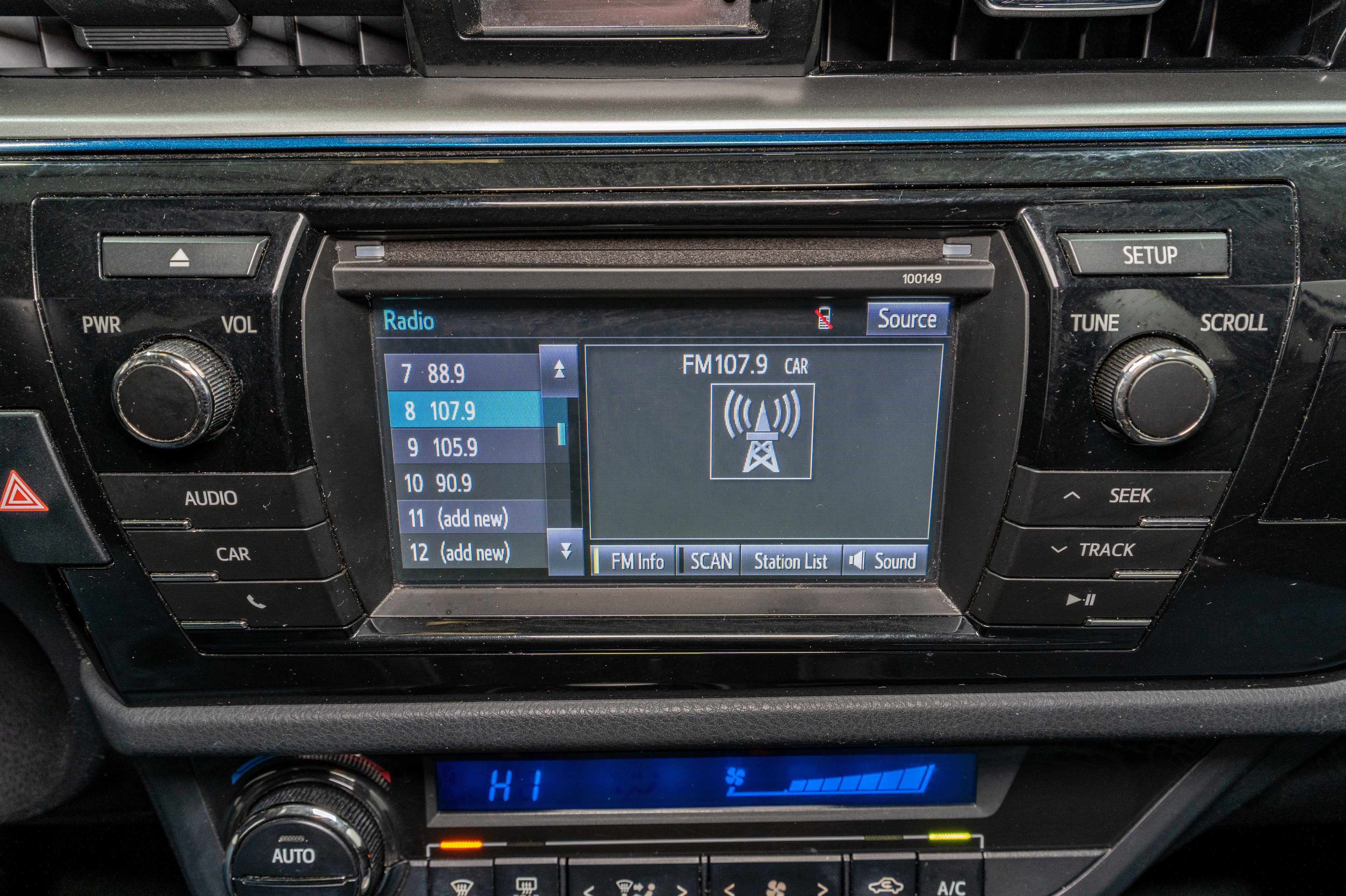 Used 2015 Toyota Corolla S image 15