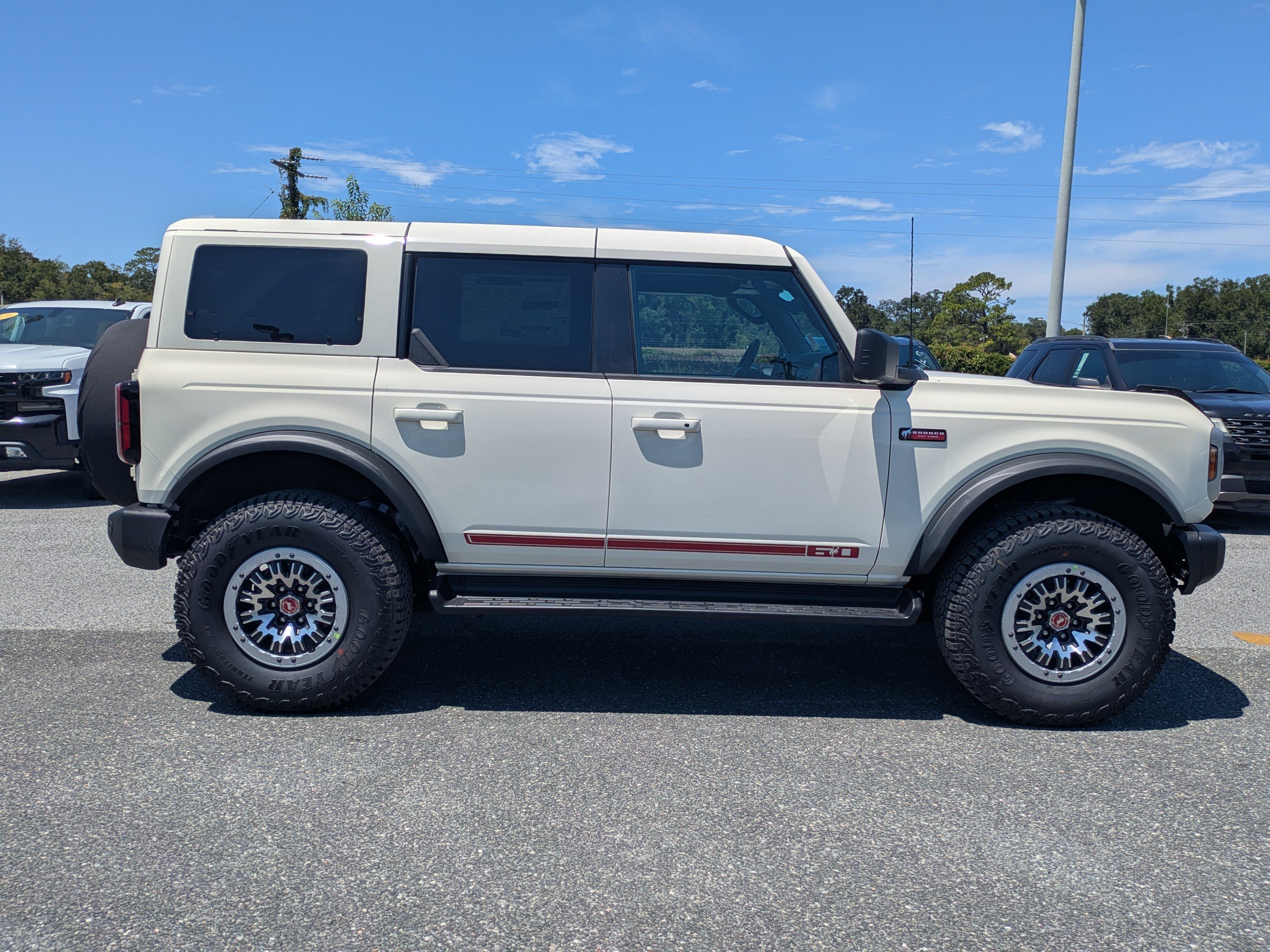New 2026 Ford Bronco Outer Banks w/ Sasquatch Package AWD/4WD image 3