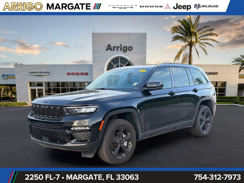 Used 2025 Jeep Grand Cherokee Limited w/ Luxury Tech Group II AWD/4WD image 3