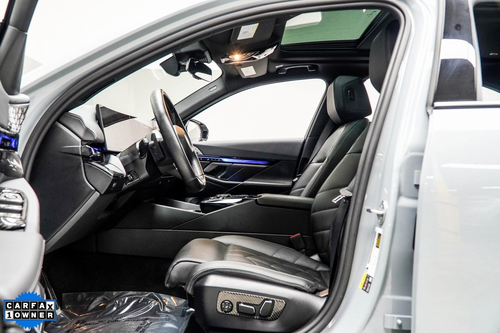 Used 2025 BMW i5 M60 w/ Premium Package image 37