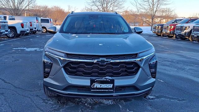 Certified 2025 Chevrolet Trax LT w/ Driver Confidence Package image 3