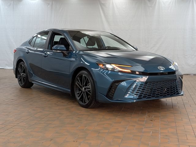 Used 2025 Toyota Camry XSE AWD/4WD image 1